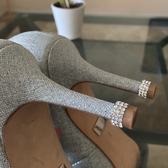 BADGLEY MISCHKA Silver Pointed Toe Crystal Heel - Picture 10 of 13